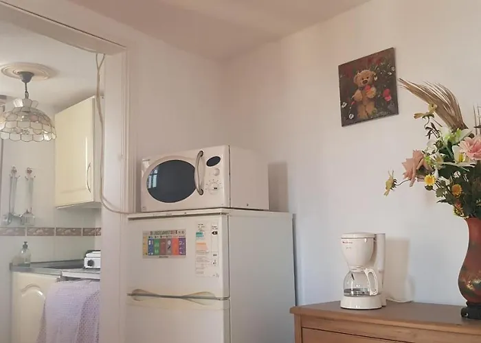 Estudio Acogedor Y Muy Tranquilo, En El Con Fantasticas Vistas. *